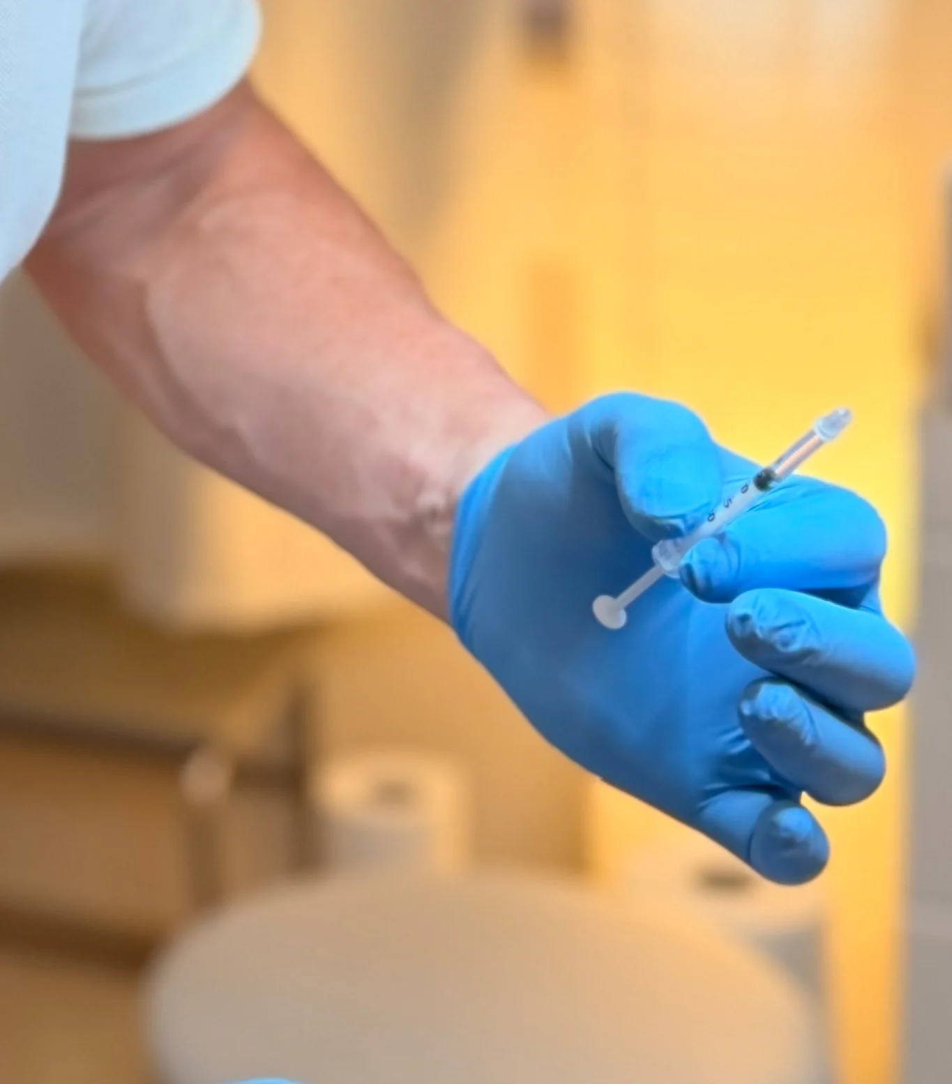 Vorbereitung einer ärztlich geplanten Botox- oder Fillerbehandlung